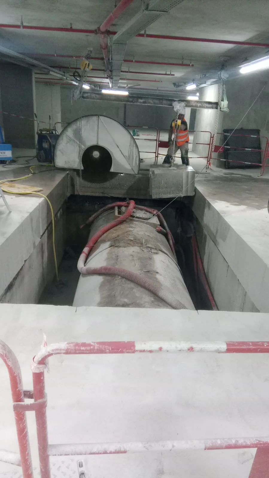 Taglio a Disco Diamantato — EDILSERVICE Taglio a Disco Diamantato — cantiere EDILSERVICE n. 2, Taglio Cemento Armato nel Nord e Centro Italia