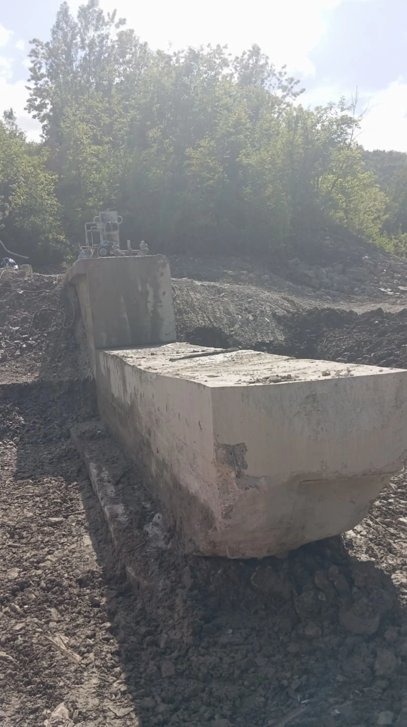 Briglie e Muri di Contenimento — Opere idrauliche e infrastrutture, foto cantiere 4 eseguito da EDILSERVICE nel Nord e Centro Italia