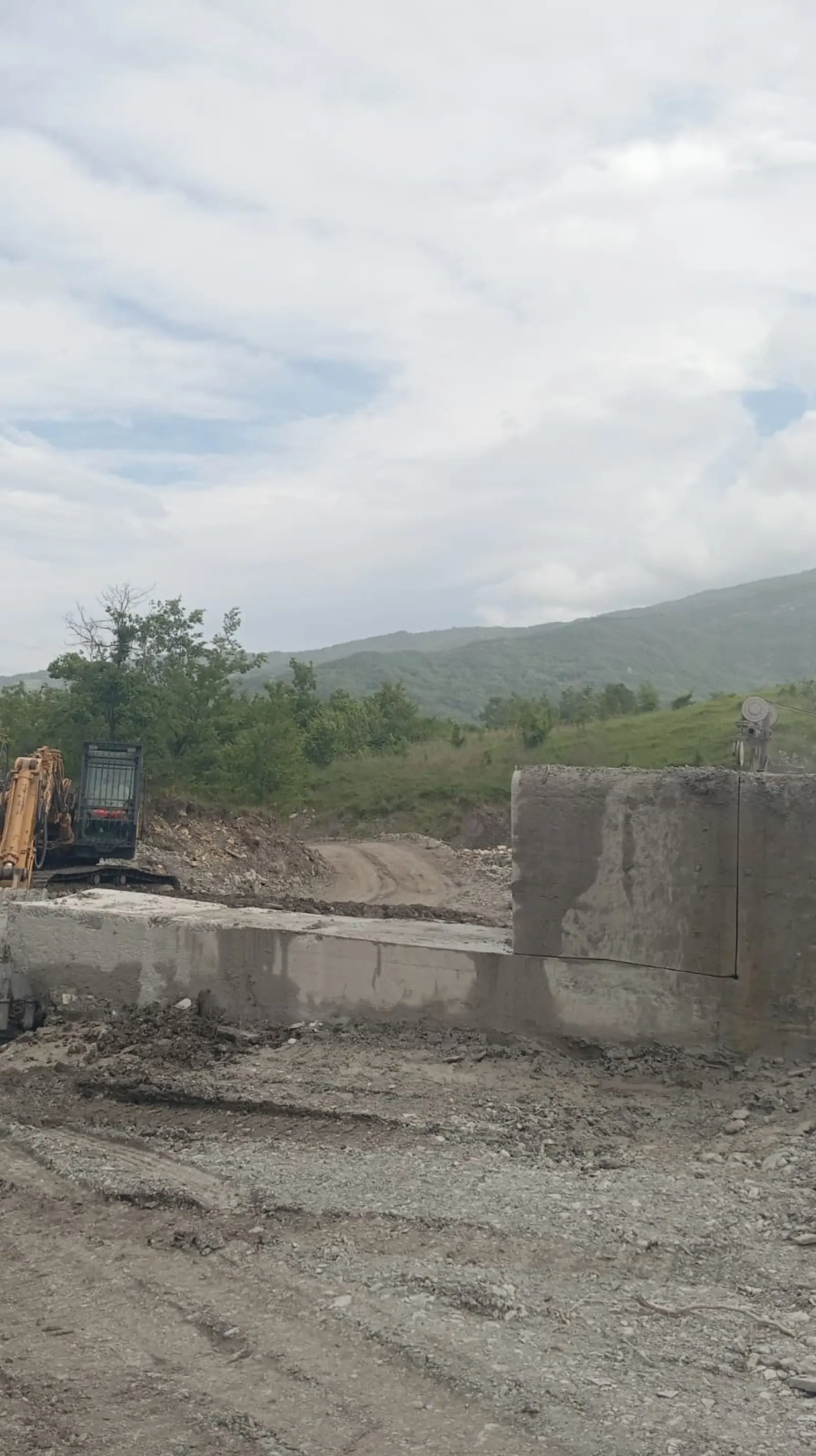 Briglie e Muri di Contenimento — Opere idrauliche e infrastrutture, foto cantiere 6 eseguito da EDILSERVICE nel Nord e Centro Italia