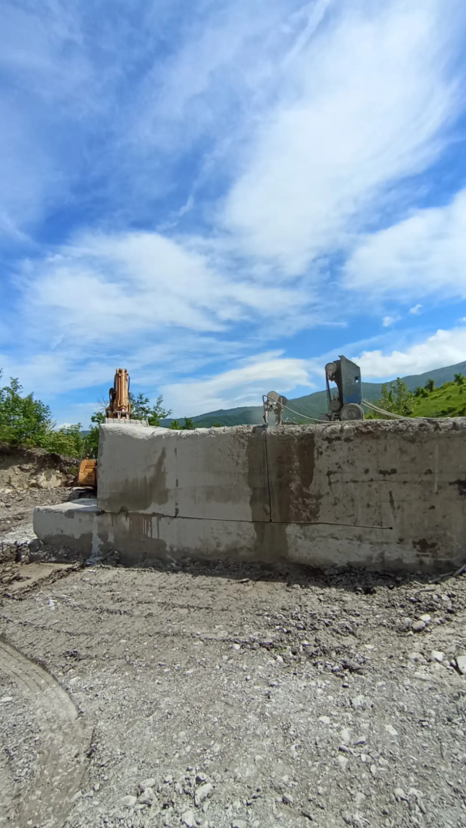 Briglie e Muri di Contenimento — Opere idrauliche e infrastrutture, foto cantiere 8 eseguito da EDILSERVICE nel Nord e Centro Italia