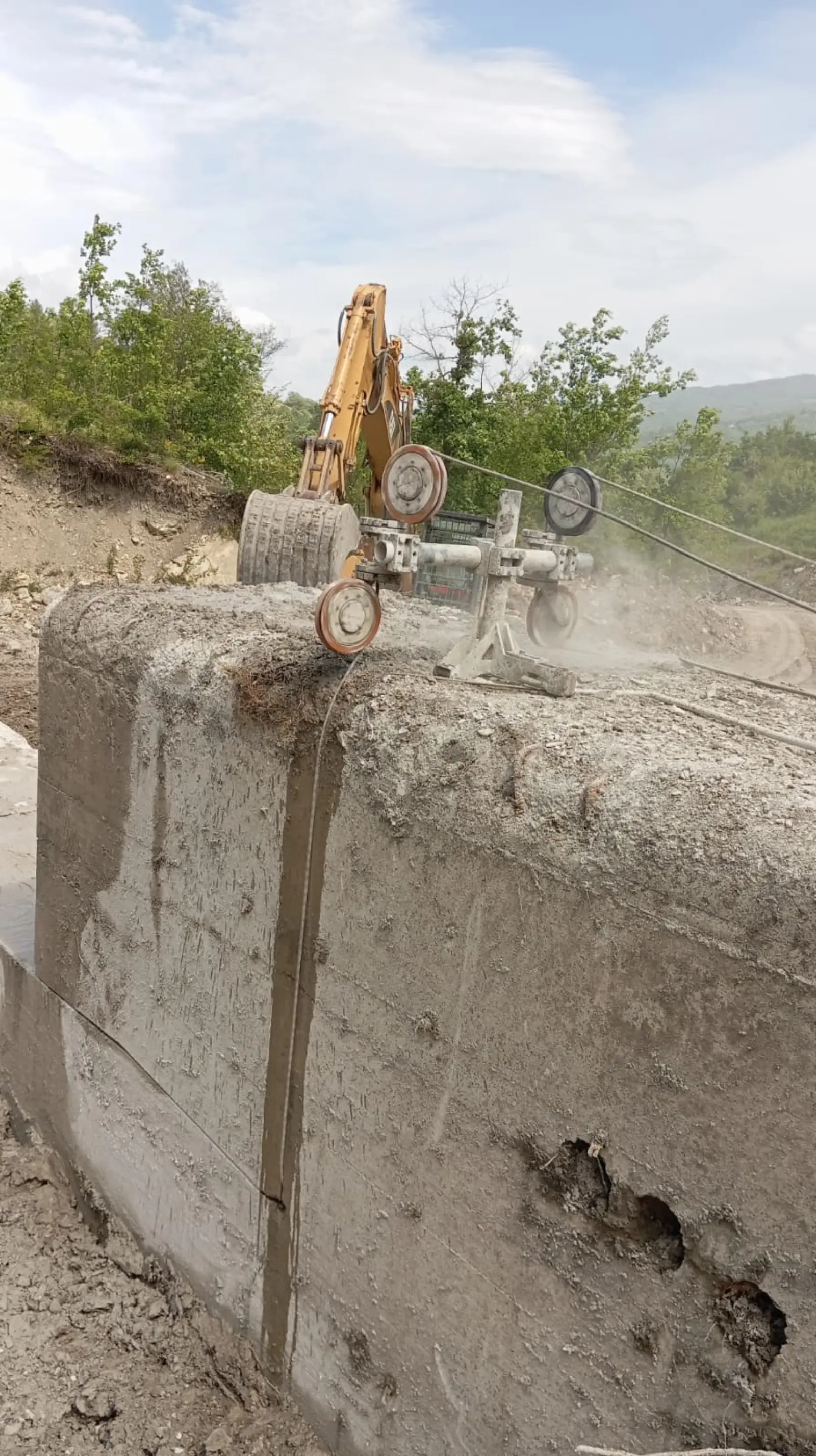 Briglie e Muri di Contenimento — Opere idrauliche e infrastrutture, foto cantiere 9 eseguito da EDILSERVICE nel Nord e Centro Italia