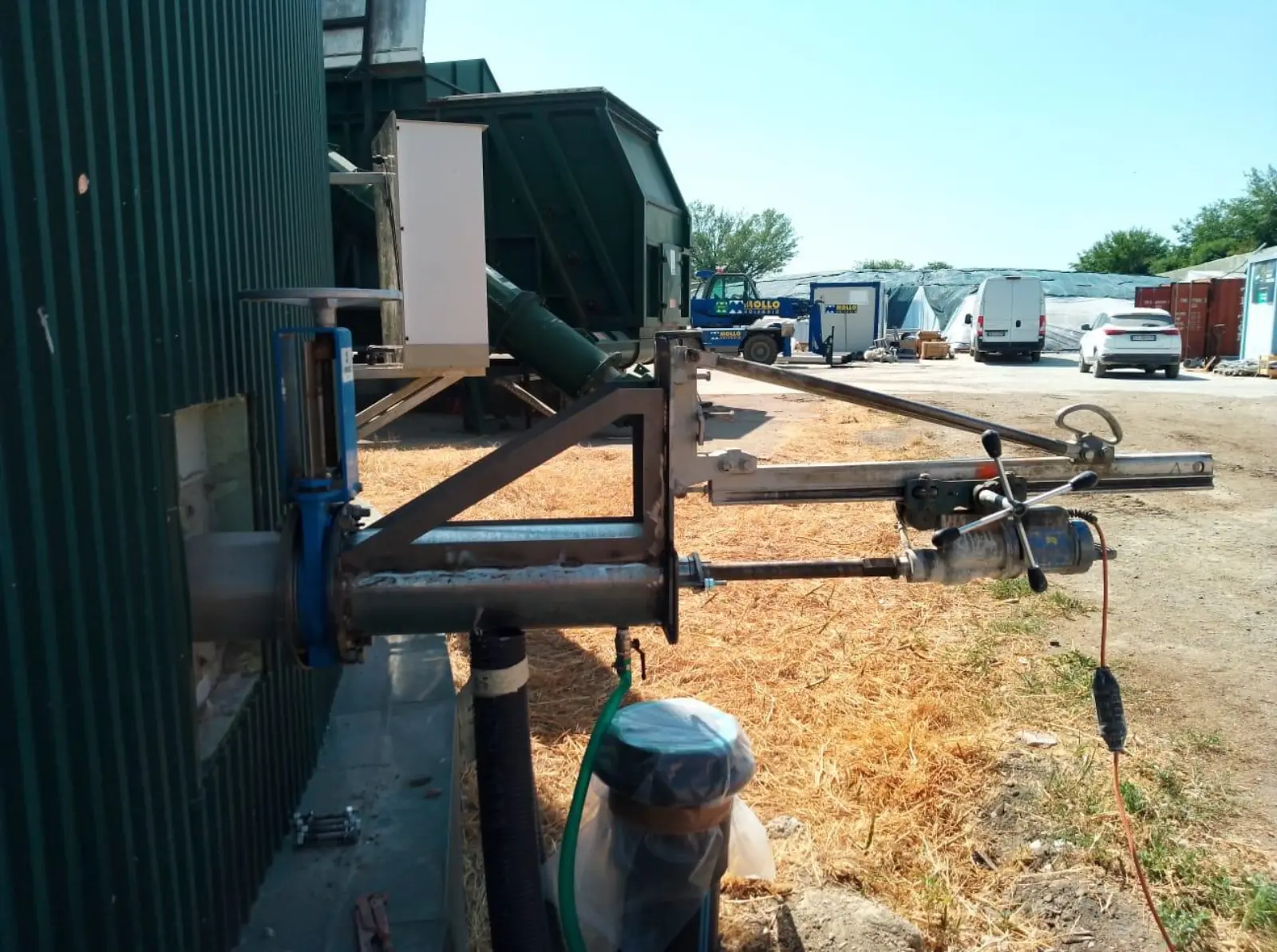 Foro a Tenuta Stagna su Vasca Biogas Piena — Impianti biogas ed energia, foto cantiere 4 eseguito da EDILSERVICE nel Nord e Centro Italia